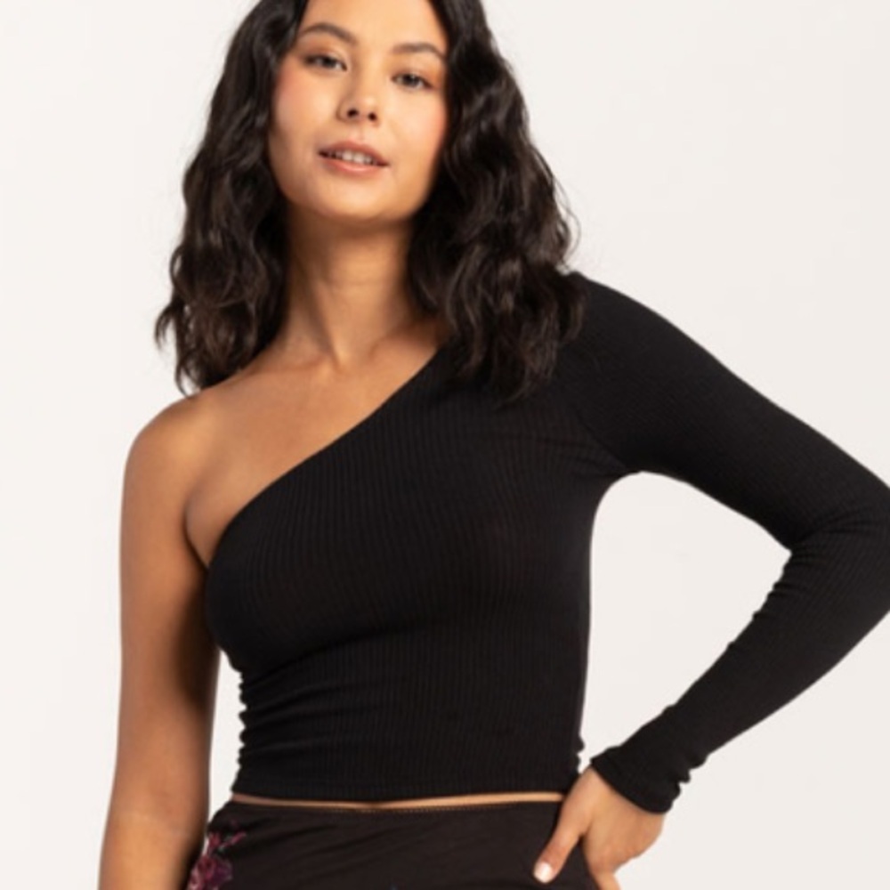 RSQ Black One-Shoulder Long Sleeve Top